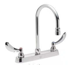 DELTA Commercial 8″ Widespread 2-Handle High-Arc Bathroom Faucet in Chrome
