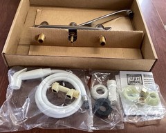 NEW CFG Cornerstone CA40613 Kitchen Faucet Polished Chrome W/Side Sprayer B188