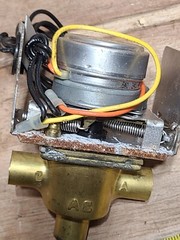 HONEYWELL MOTORIZED DIVERTING VALVE V8044A 1010, 1/2″ ID – 5/8″ OD –