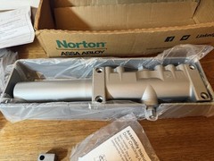 Norton CPS7500 Door Closer Finish689 (Silver) Missing Some Screws