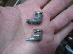 2 NOS Gits 3/16″ X 32 tpi 90 Degree Flip Top Oiler Antique Machine Engine Motor