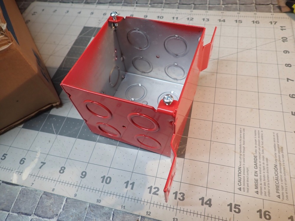 One Outlet Box 4in Square Red w/Bracket 3-1/3″ Deep (CROUSE-HINDS#TP411RED)