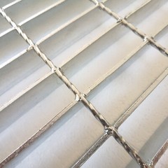 1 Piece 2.6ft*2.6ft Silver Gray Carbon Steel Grille Plate Load-Bearing 3 tons