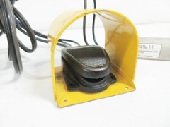 AMP 189722-1 PNEUMATIC CRIMP 6-26 POWER UNIT & 318161-1 GRIP HEAD & 58380-1 DIE