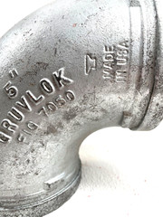 Anvil Gruvlok Style 7050 5″ Galvanized 90-Degree Elbow Grooved End Pipe Fitting