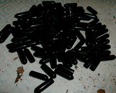 LOT OF 100 PIECE BLACK VINYL RUBBER PLASTIC PIPE TUBE END CAP COVER 1″ 1/4″ (886