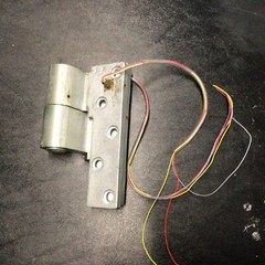 Used,Electrified Electric Pivot 1-1/2 Offset Satin Stainless Hinge ,EH-20