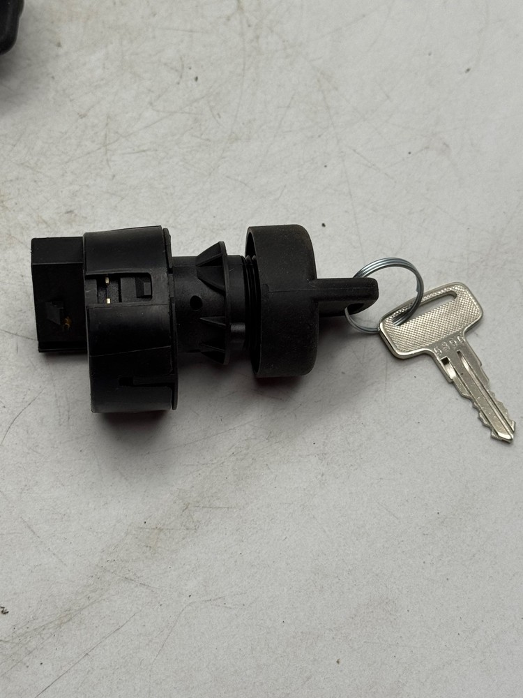 Ignition Lock Cylinder Swithc With 2 Keys/ea 89697 23074 228503 Mexico -Lot of 4