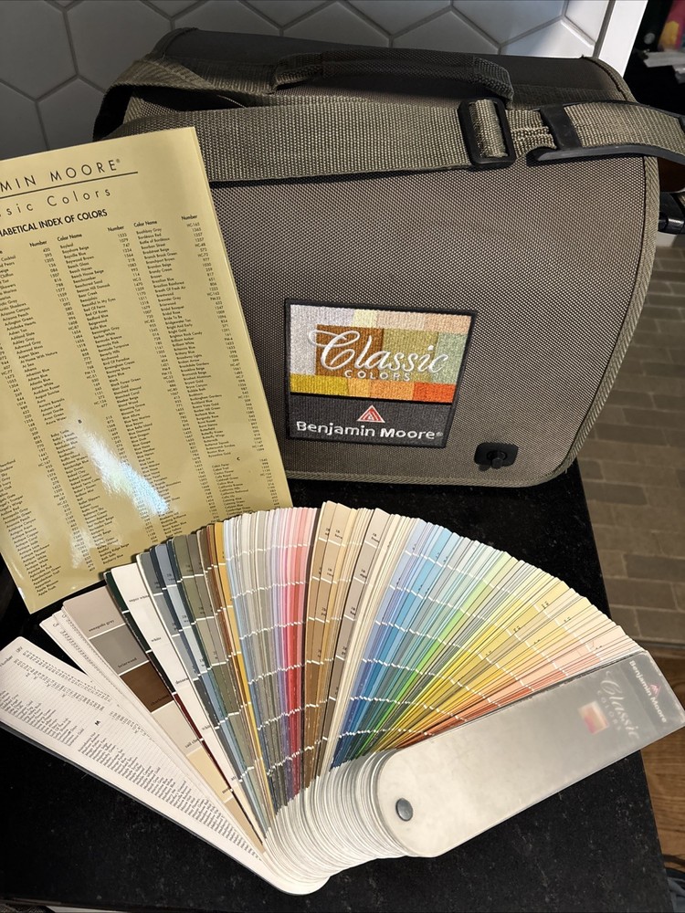 Benjamin Moore Classic Colors Fan Deck With Carrying Case