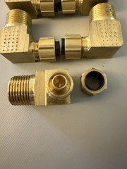 Eaton 3/8″ x 3/8″ Tube x Male NPT 90° Brass Compression Elbow QTY 9
