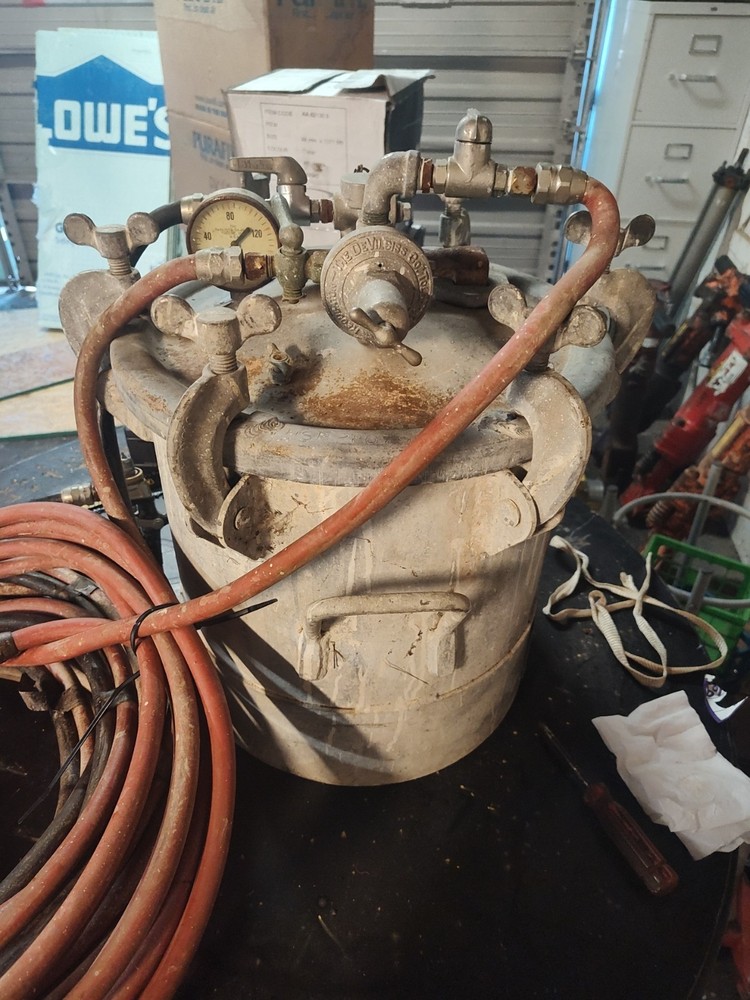 Devilbiss QM5092-1 5 Gallon Galvanized Steel Pressure Pot Feed Tank Hoses Gun