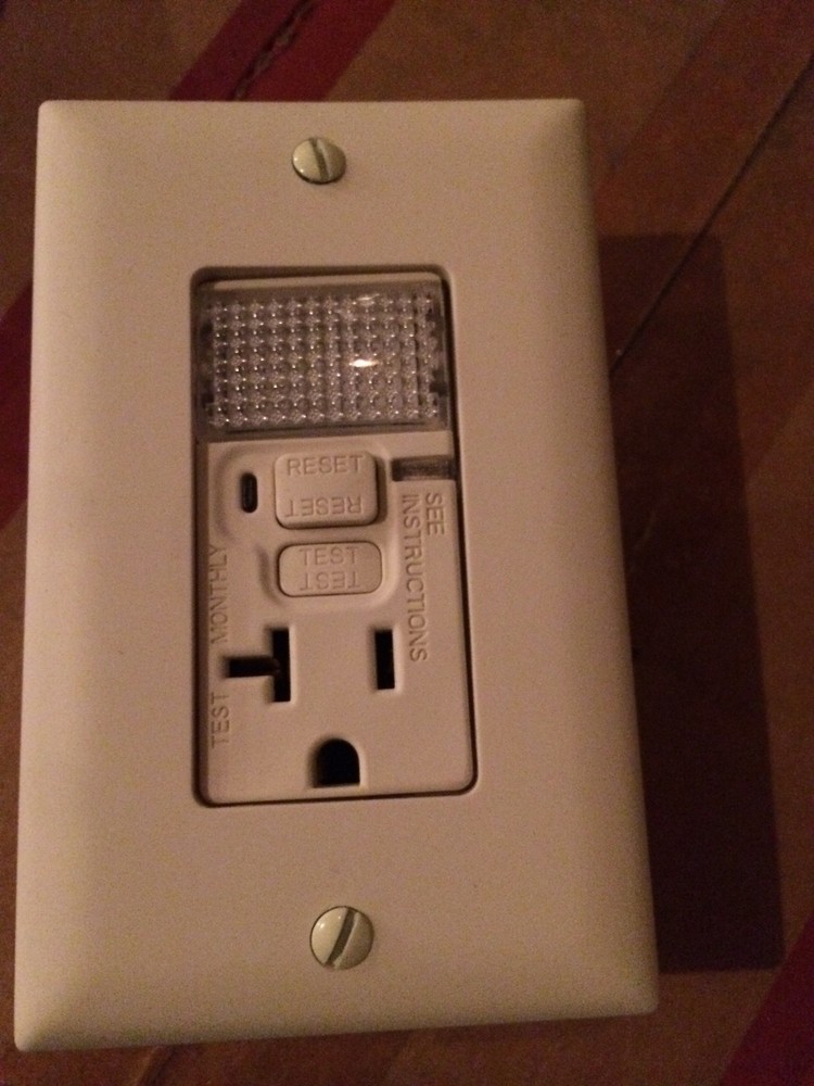 P&S PLUGTAIL GFCI Nightlight Receptacle Light Almond 20 Amp PT2095-NTLLA