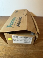 Norton CPS7500 Door Closer Finish689 (Silver) Missing Some Screws