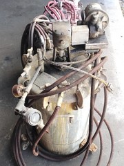 4 x Binks & Other Paint Pressure Pot s Tank s – 1 has an agitator