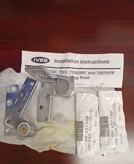 IVES 7212 PIVOT SET LH 26D Pivot Set, 3/4″ Offset, Left Hand, Satin Chrome