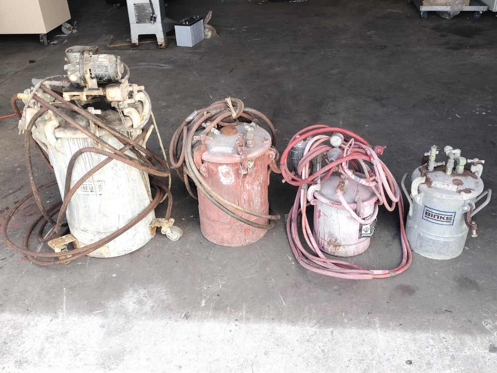 4 x Binks & Other Paint Pressure Pot s Tank s – 1 has an agitator