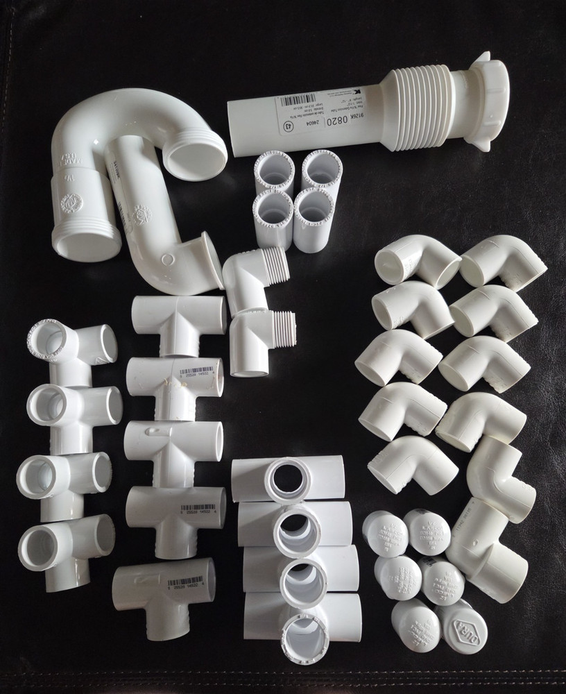 Lot of 39 New 1 1/2″ and 1/2″ PVC Plumbing Fittings