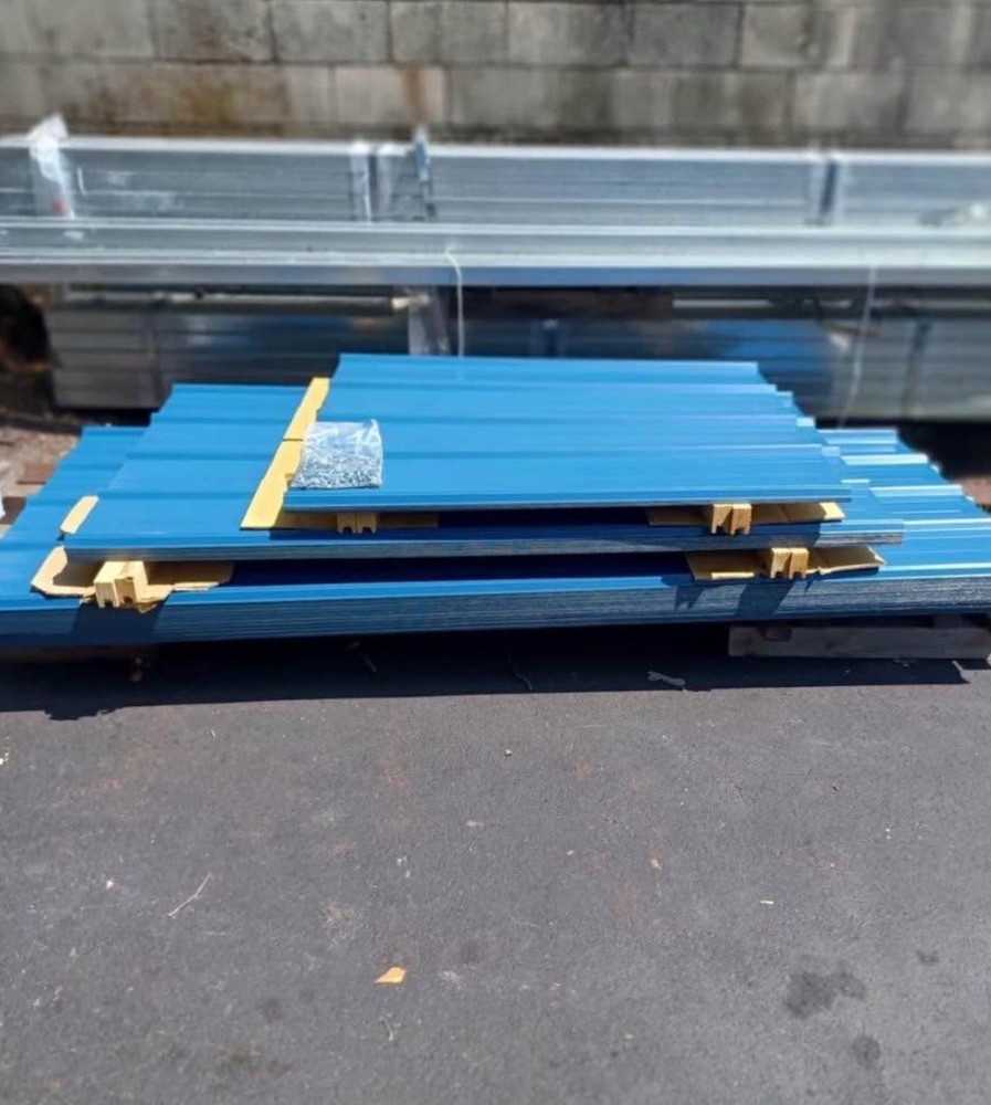 200 Sheets 3’x25’ Metal Roof Blue Color read Full Descriptions