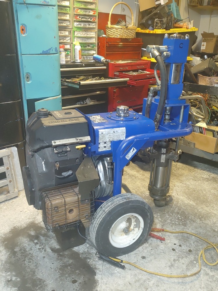 GRACO GH733 Airless Sprayer with Dura-Flo 2400 pump, untested see description
