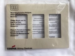 COOPER Wiring Devices 3 Gang Decorator Screwless Wallplate, Ivory