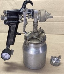 Binks Model 7 Paint Spray Gun With Cup And Extra 36 SD Nozzle