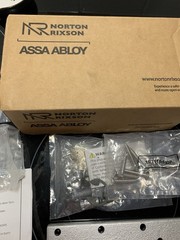 Norton ASSA ABLOY L147 3/4 Offset Pivot Bottom For Lead-lined Door Right-Handed