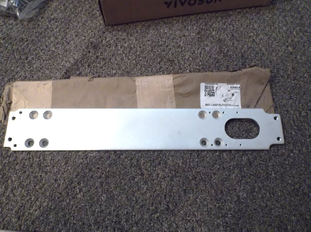 NEW STANLEY Access Technologies Bottom Load Header Plate 314055 19.5″ X 3″