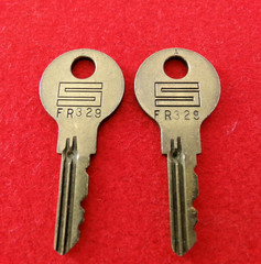 1 Set of Original Steelcase Office Furniture / Cabinet Keys / FR 329 / USA