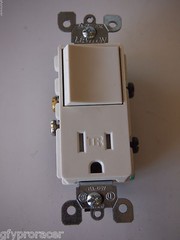 Grounded 4-Way Switch No 5604 Leviton Mfg Co 120/277V AC/CA ALMOND