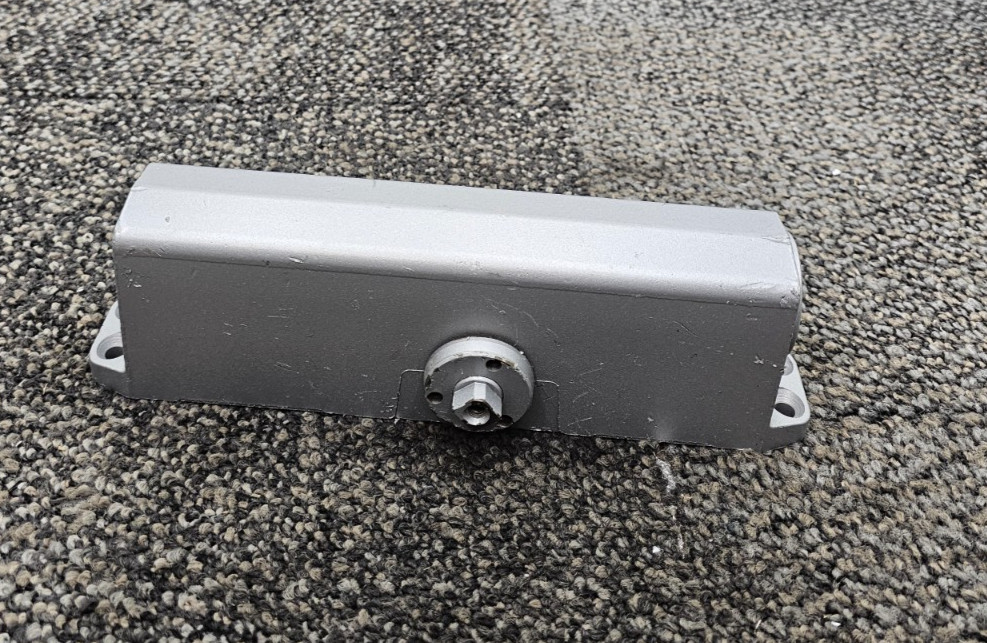 Norton Rixson 1621-4008 Door Closer Aluminum Surface-Mounted Silver 149A R668