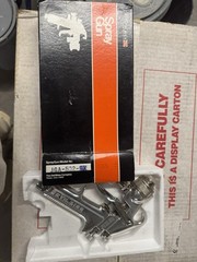 DeVilbiss- JGA 502 Pressure Paint spray gun 704 binks