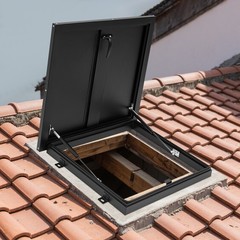Black Aluminum Roof Hatch 55×55 cm — Roof Access With 90° Hydraulic Support