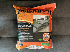 QUICK DAM Self-Absorbing Flood Bags 24″ x 12″ x 3.5″ / Pack of (6) Bags