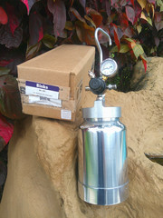 Binks 80-295 Two-Quart “STEADI-GRIP” Pressure Pot Container