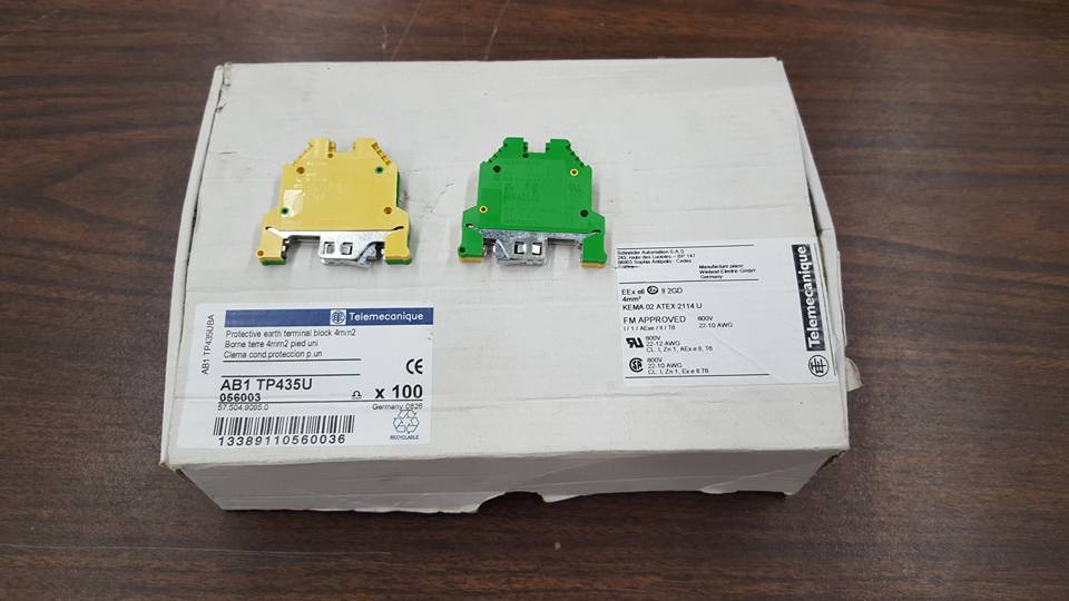 BOX OF 37 TELEMECANIQUE AB1 TP435U TERMINAL BLOCKS W257