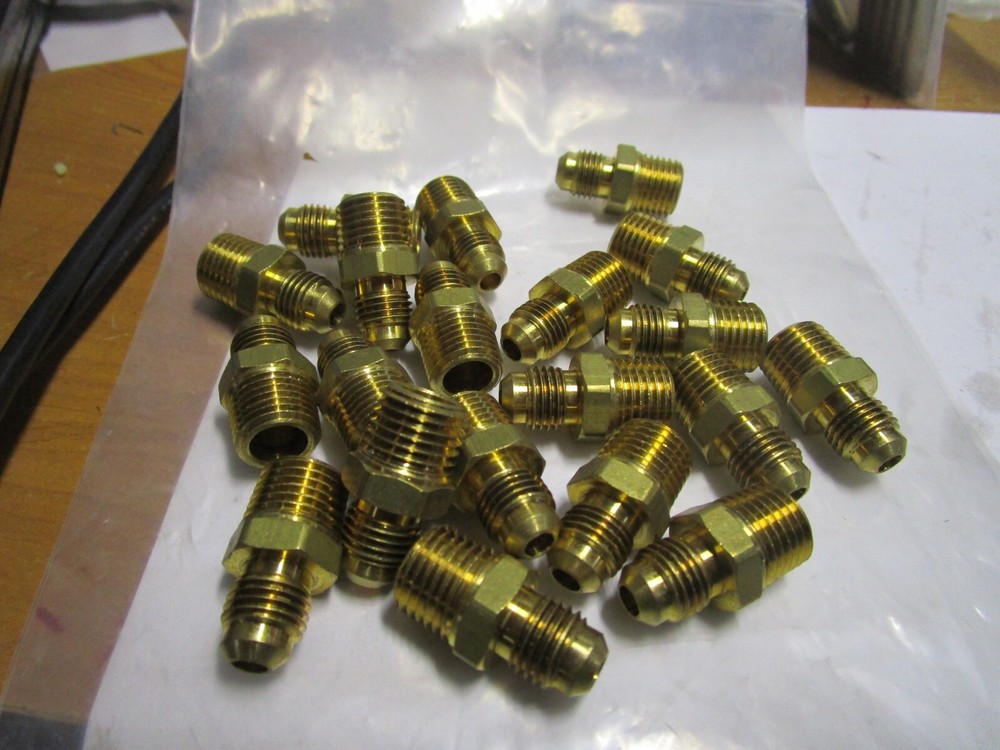 1/4″ Male SAE 45° x 1/4″ Male NPT Brass Straight Connector QTY 19