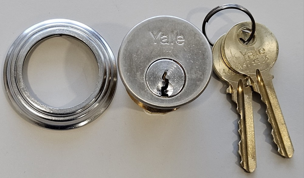 Yale Mortise Cylinder Lock 1152 1-1/8 US26D 2-Keys Satin – FREE SHIPPING!