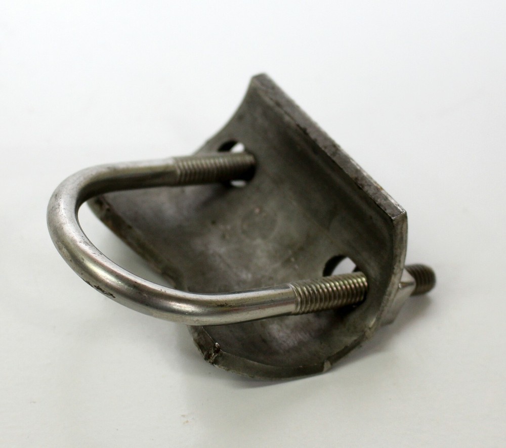 Cooper B-Line 1-1/4″ STAINLESS RIGHT ANGLE CONDUIT SADDLE CLAMP B422-11/4SS4