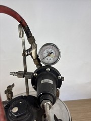 Binks Paint Tank/Pressure Pot 83C-211 2 Gallon Single Regulator With Agitator