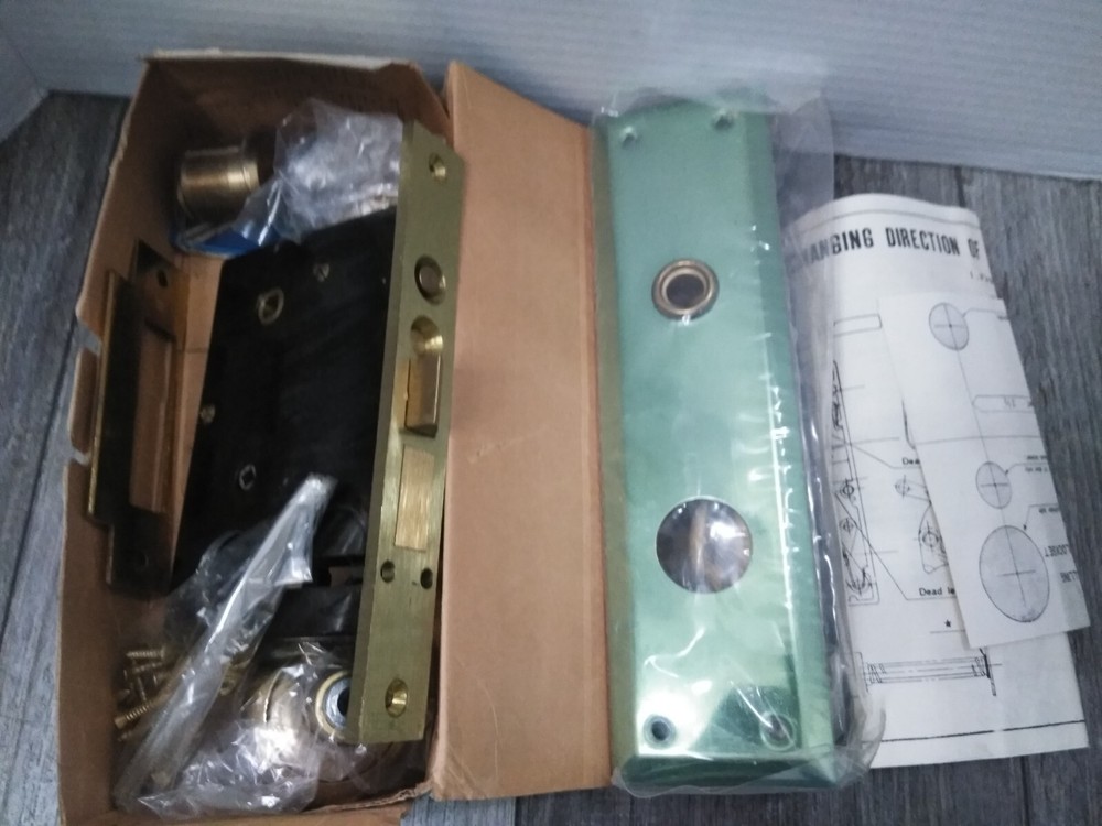 N.O.S. VTG PARKER FRONT DOOR LOCK SET, NO. 2600N POLISHED BRASS LEFT/H