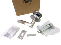 Yale Communicating Passage Door Knob R3 TY RL228 626 Satin Chrome Plated