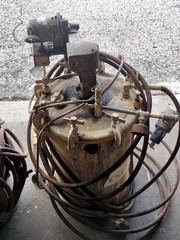 4 x Binks & Other Paint Pressure Pot s Tank s – 1 has an agitator