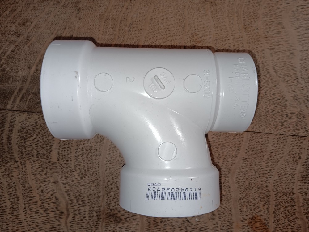 Charlotte Pipe 31-8202 Wye Fitting 1-1/2″ x 2″ x 2″ PVC