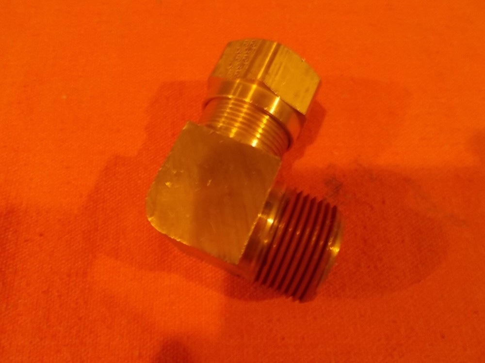 Brass Compression Male 90 Degree Tube Fitting 3/4NPT x 3/4″ Tube OD (DOT)