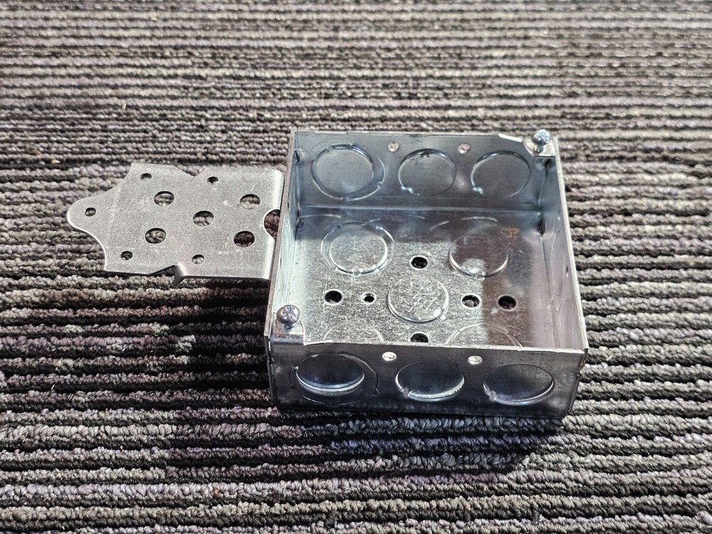 (QTY 25) Steel City 52151B1234 Pre-Galvanized Steel Square Box with a B-Bracket